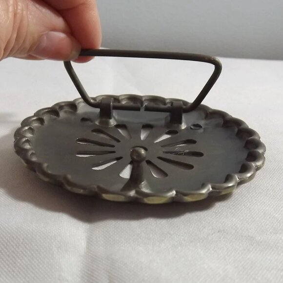 Ornate Gold Tone Metal Round Belt Buckle with Cut Outs - Picture 8 of 9